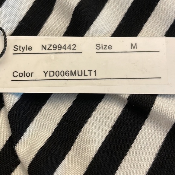 NWT. Cable & Gauge Striped Short Sleeved Tunic Top. Size M. - Picture 7 of 7